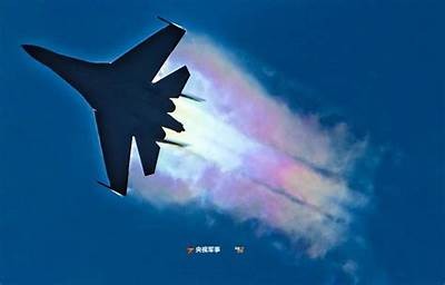 国产战机惊艳亮相：原地起飞视频震撼曝光，见证科技实力！